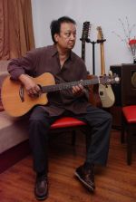 Bhupinder Singh at rehersal for the upcming music album Aksar on 22nd April 2012 (9).JPG